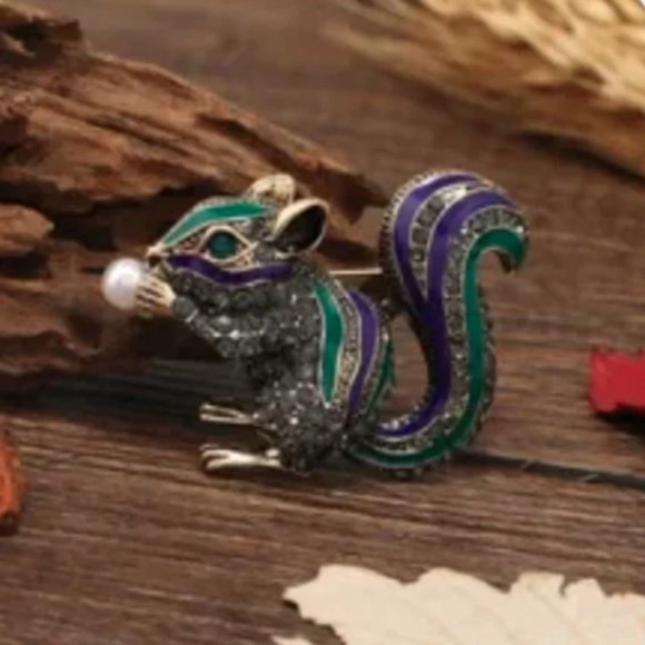 🍏50% OFF/3+...Rhinestone Squirrel/Chipmunk Brooch/Pendant (Brown/Green) - Picture 11 of 12